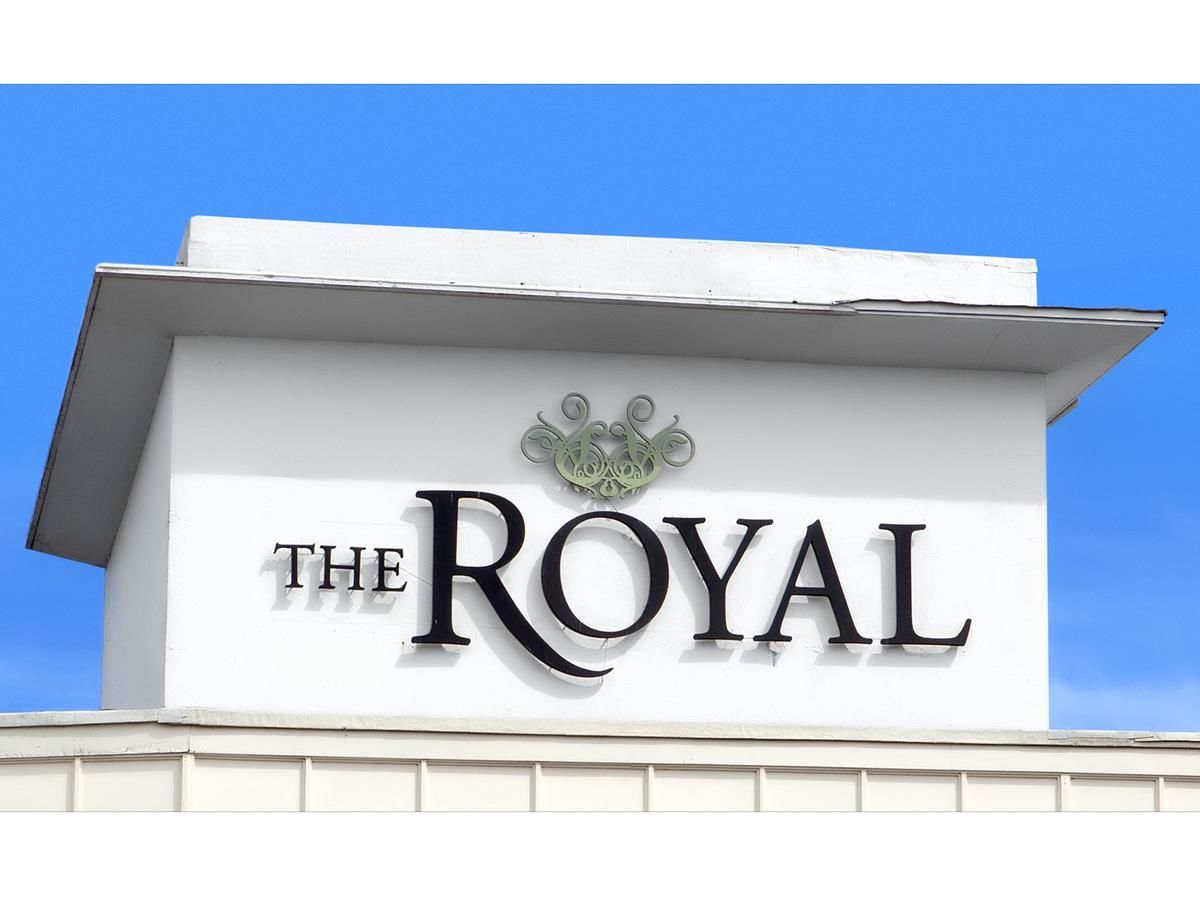 Отель The Royal Hotel & Leisure Centre Брей-26